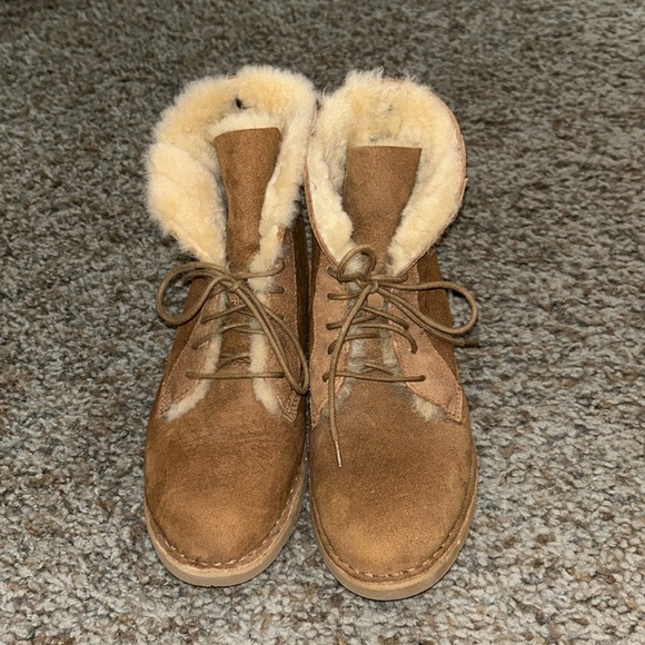 UGG Quincy lace up boot size 8 - Picture 2 of 8